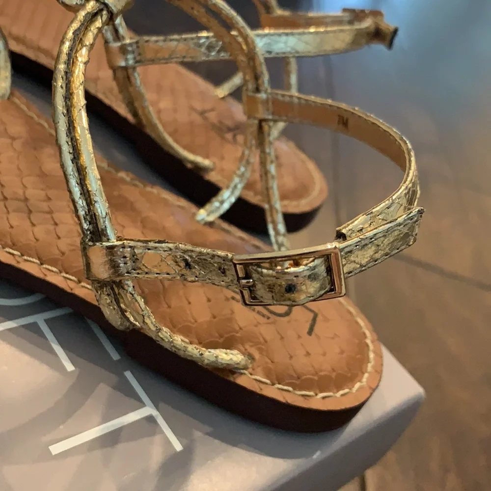 NIB LOFT Gold Snakeskin Print T-Strap Sandals Size 7